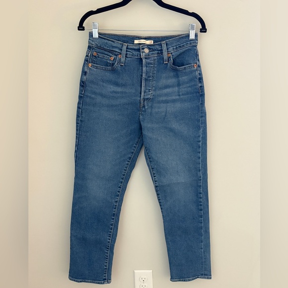 Like new! Levi's Wedgie Straight Jeans Sz 29 - Picture 2 of 4